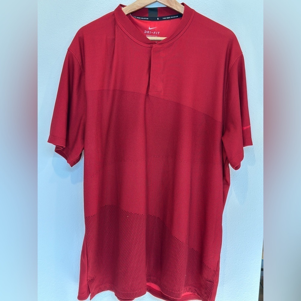 Nike Tiger Woods collection Red Short Sleeve Tee Modern Design